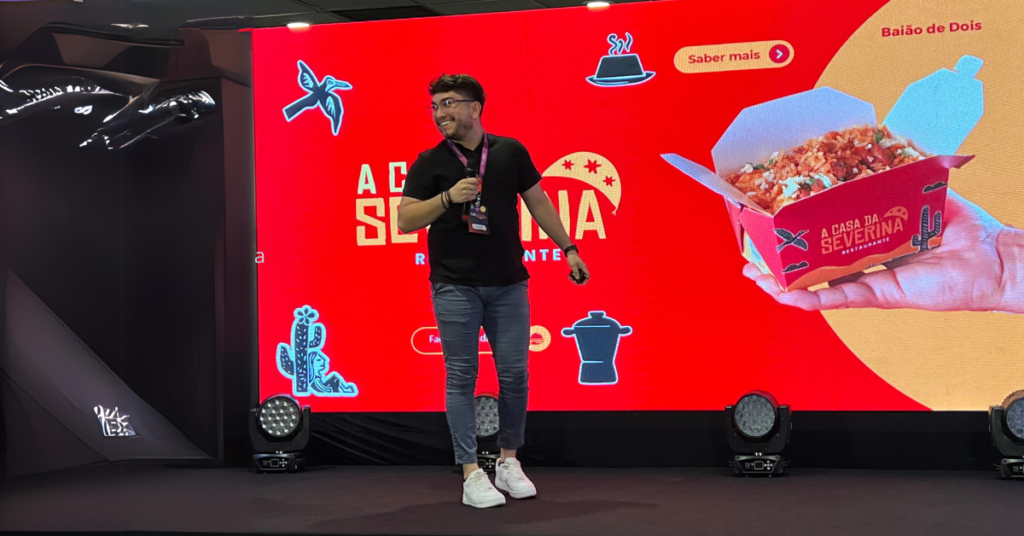 Felipe apresentando A Casa da Severina
