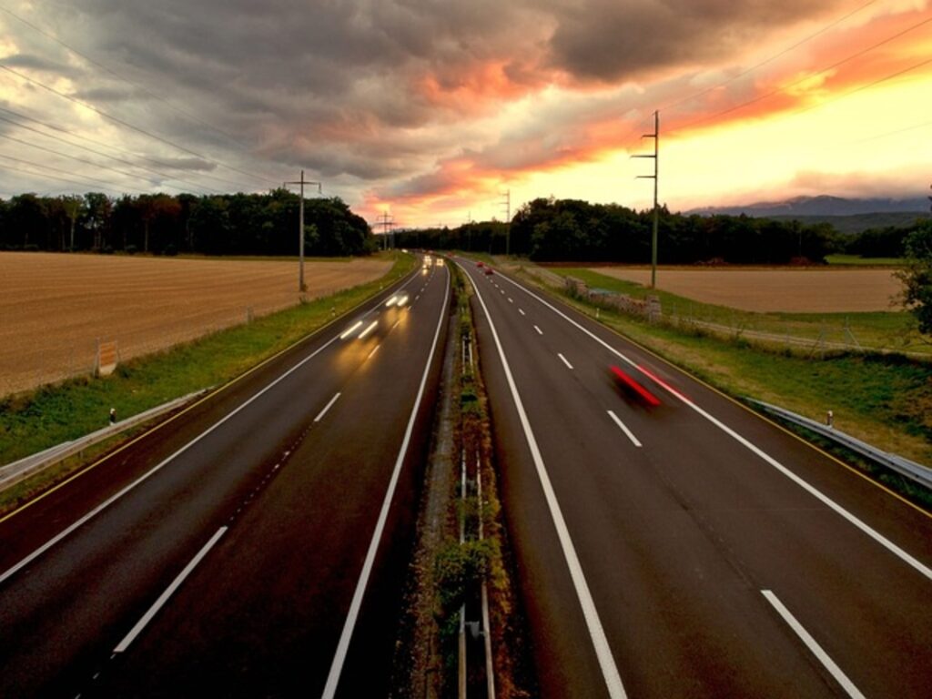 Imagem de uma rodovia