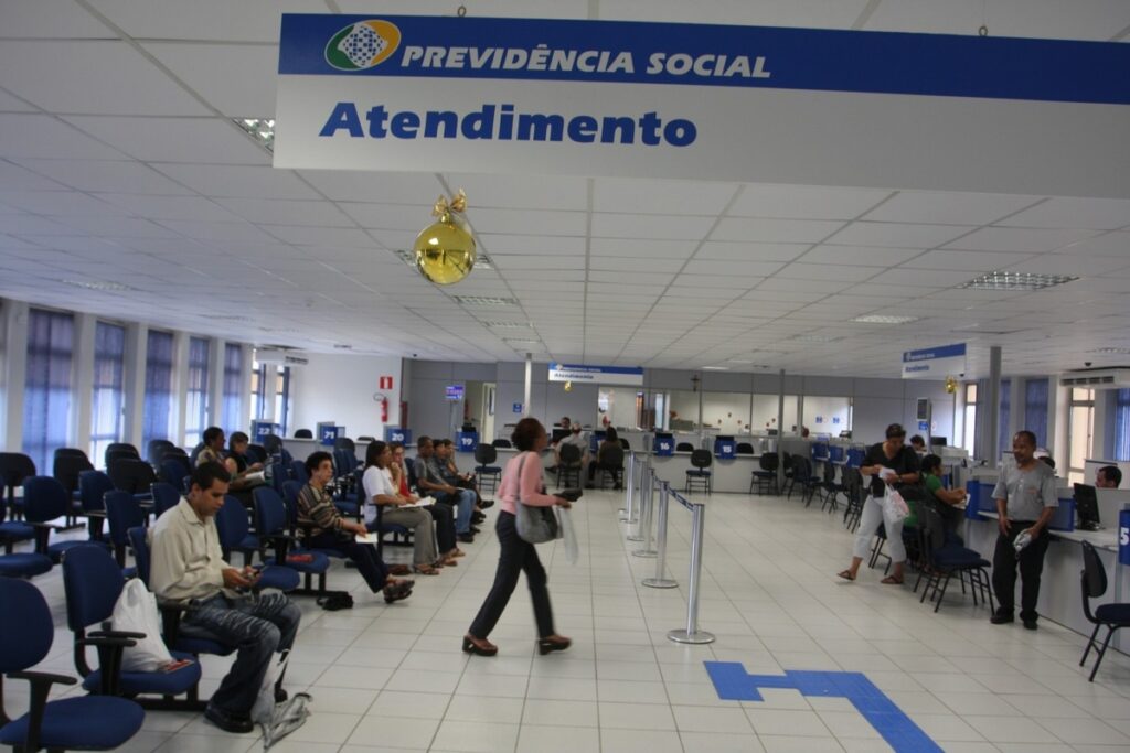 Fila do INSS cresce 33%