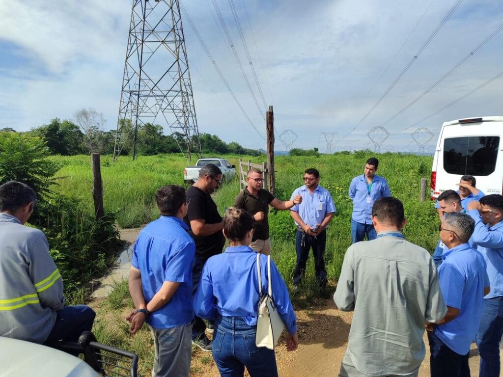 Treinamento de motoristas da Eletrobrás para operações 4x4 off road