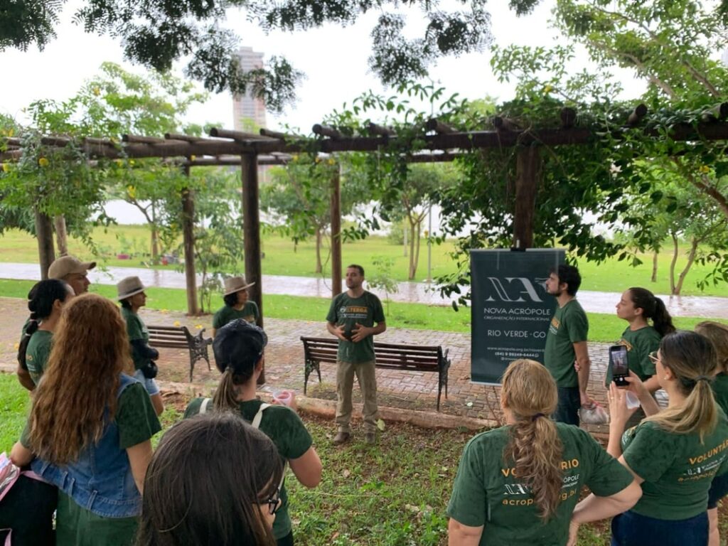 Semana da Terra: voluntários num parque