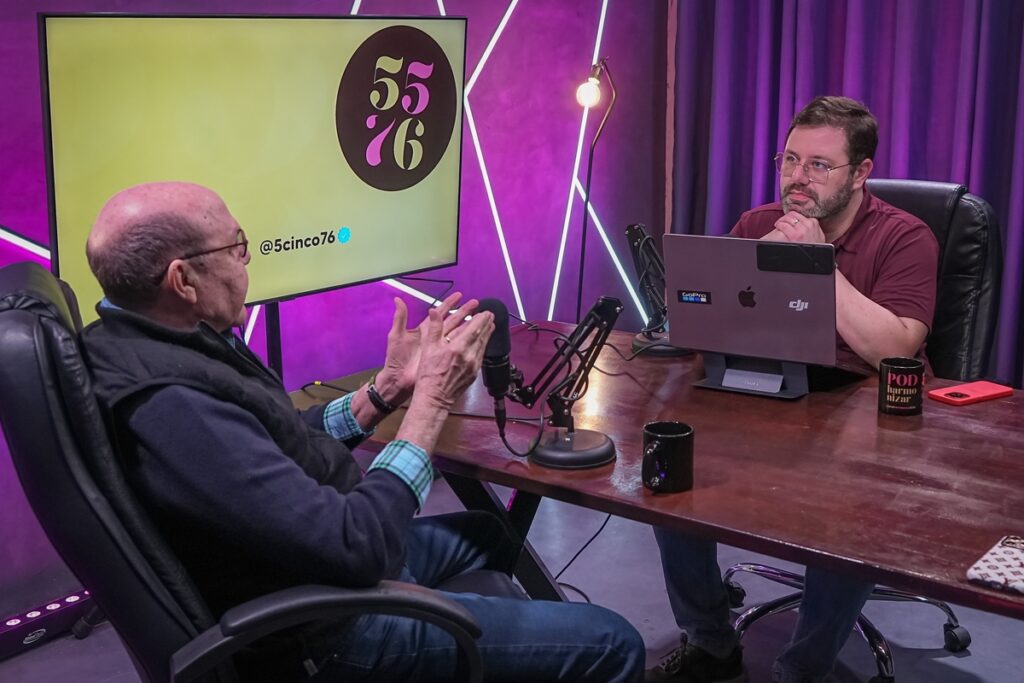 Dr. Almir Nácul durante podcast