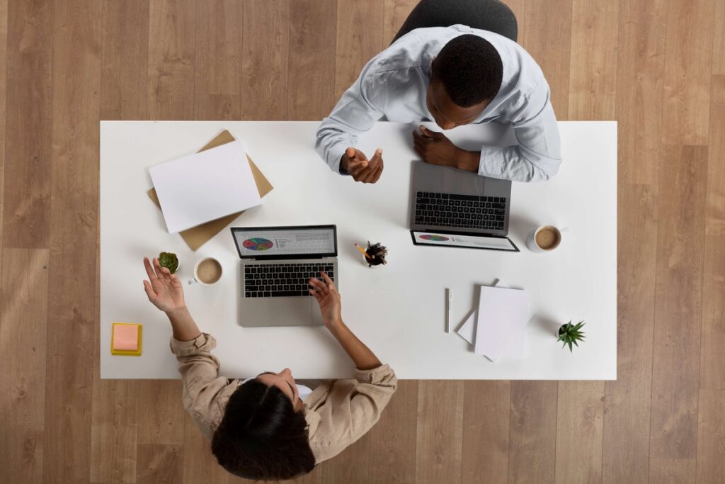 Flexibilidade e tecnologia renovam escritórios modernos