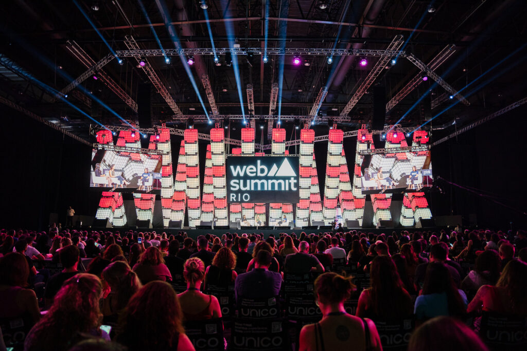 Softex aposta em dados e expansão global no Web Summit Rio
