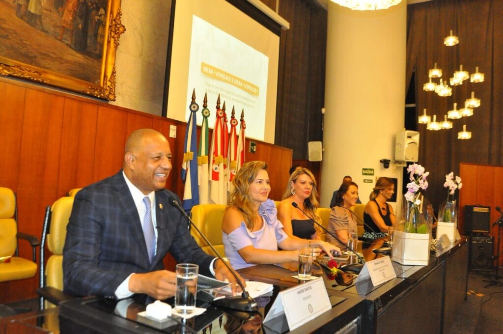 Cem mulheres empreendedoras são homenageadas na Câmara de SP