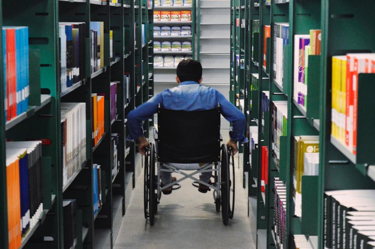 MEC fortalece estratégias para alfabetização de pessoas com deficiência com duas novas iniciativas