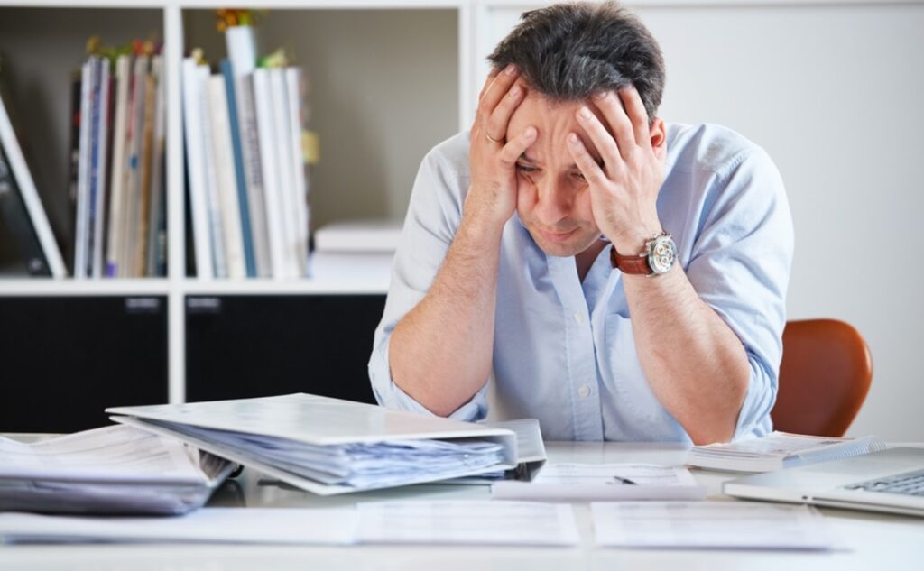 Apoio à saúde mental é escasso nas empresas, aponta estudo