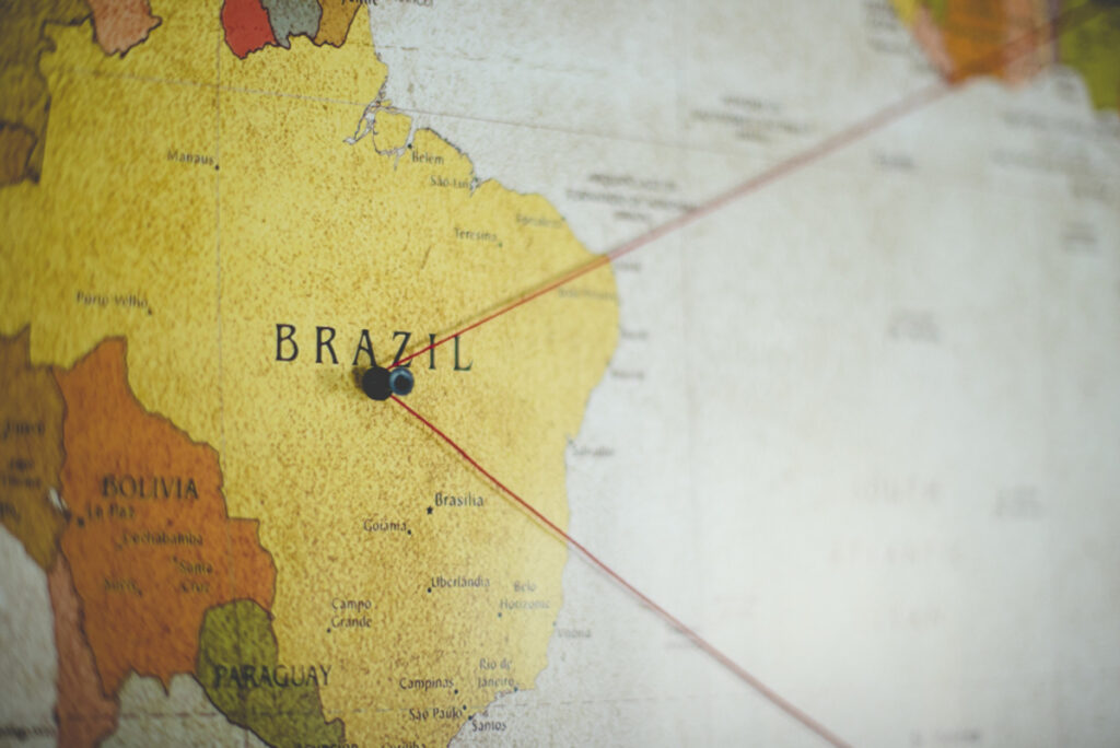 Felipe Avancini orienta brasileiros sobre mobilidade global