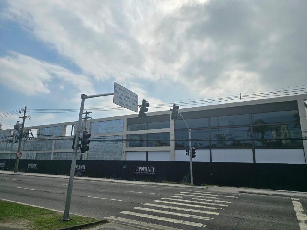 Fachada do Stand Extra Opportunity