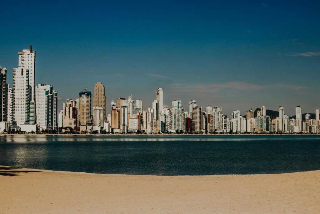 Prédios Balneário vista da praia