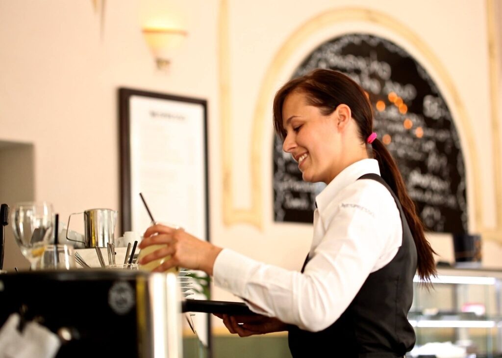Bares e restaurantes: Sudeste e Nordeste têm mais admissões