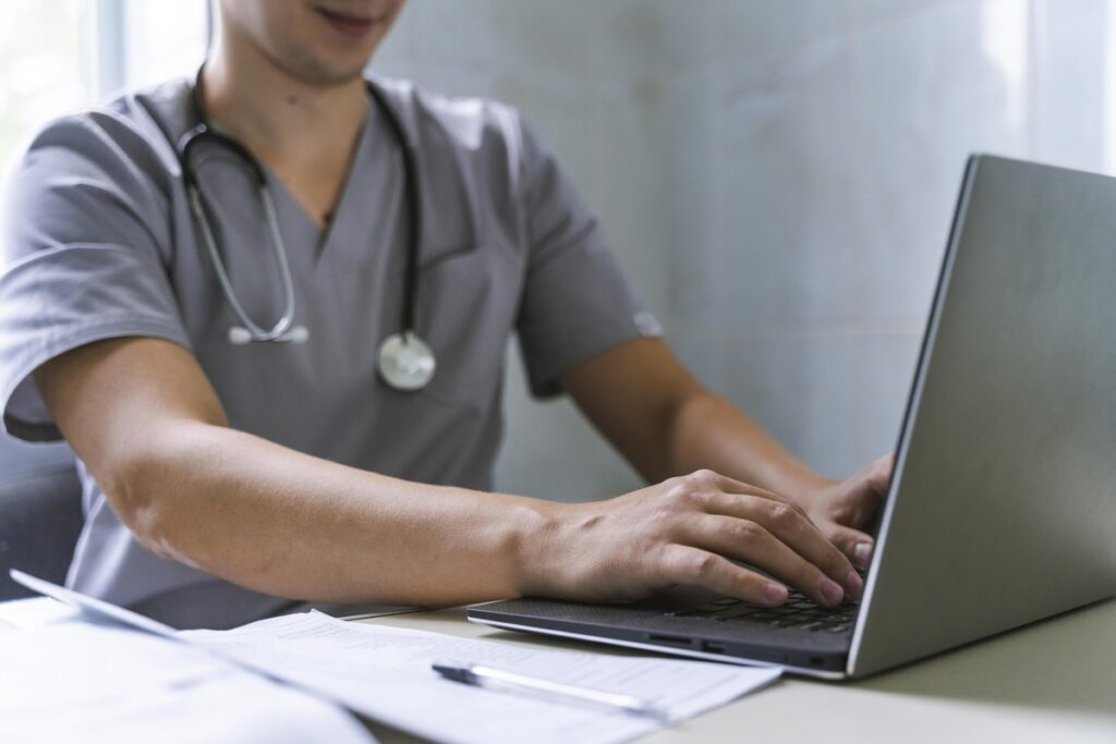 IA e telemedicina avançam na saúde do trabalhador