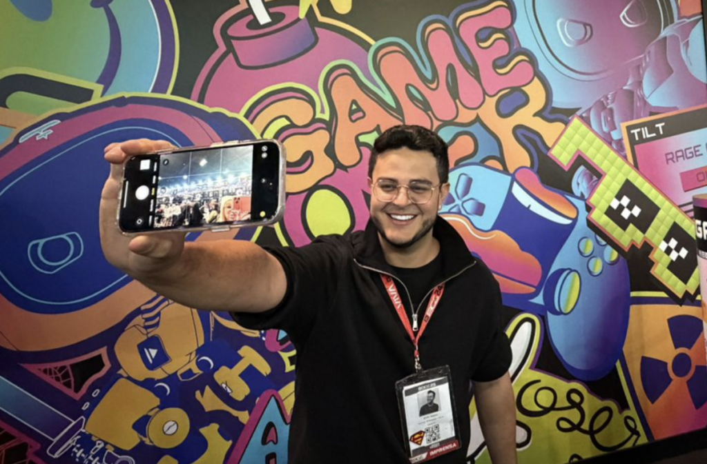 Eldo Gomes marca presença na Brasil Game Show em São Paulo