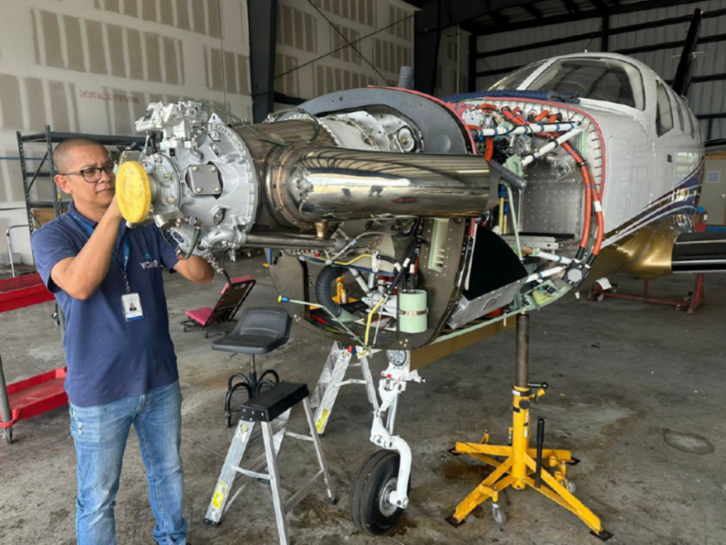Manutenção em avião
