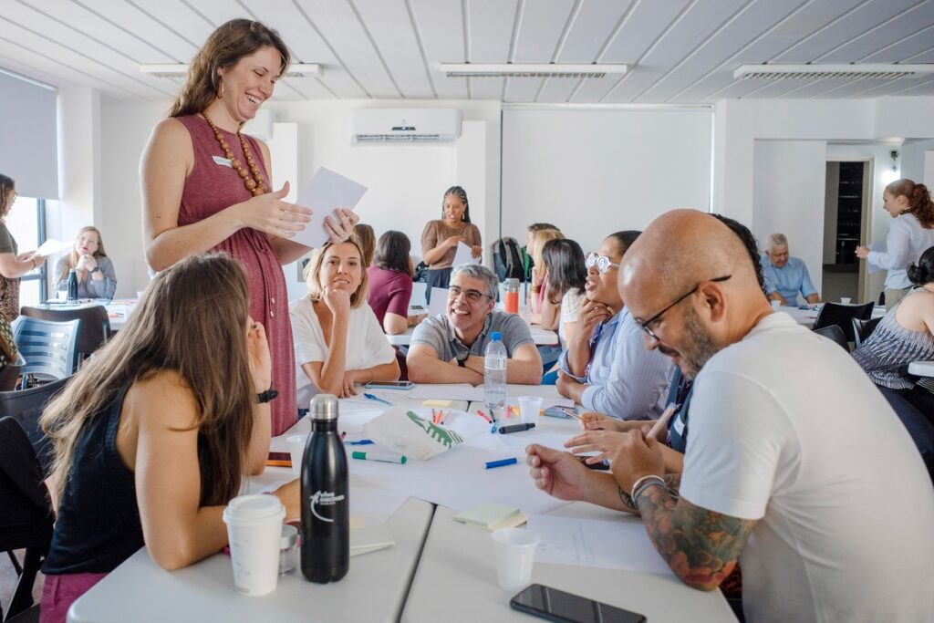 Grupo participando de um treinamento