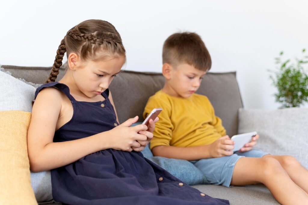 Uso de apps espiões dispara e põe segurança infantil em alerta