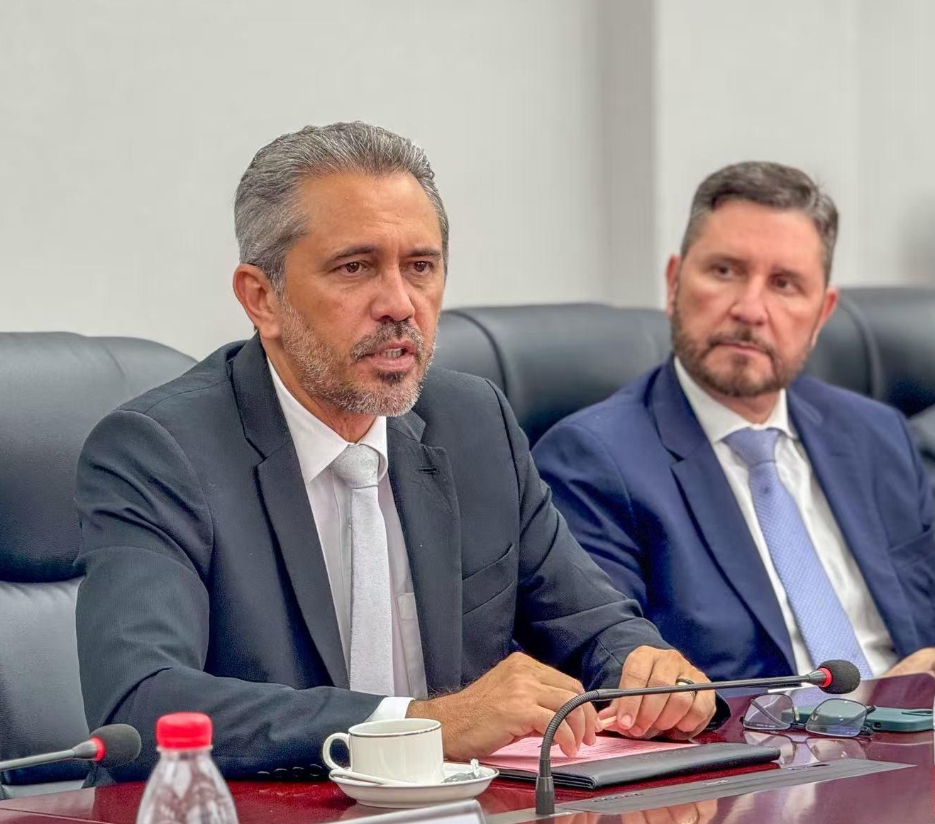 A Coluna do Roberto Maciel (terça, 6.1): O Ceará, a Democracia e a Venezuela