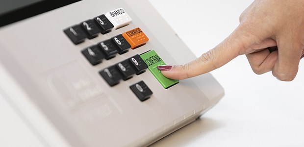 Justiça Eleitoral celebra 30 anos da urna eletrônica e enfatiza segurança do voto e combate à desinformação