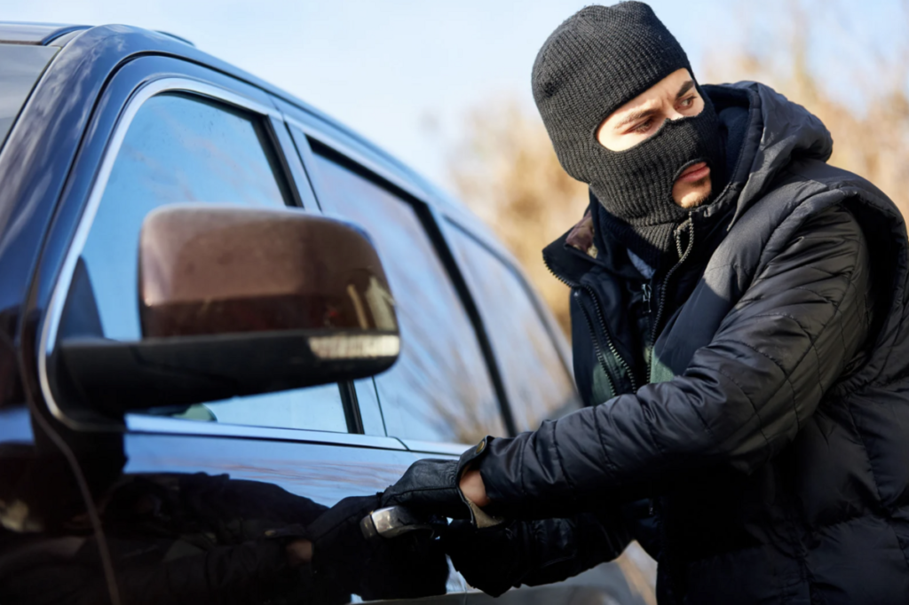 Ladrão Roubando Carro