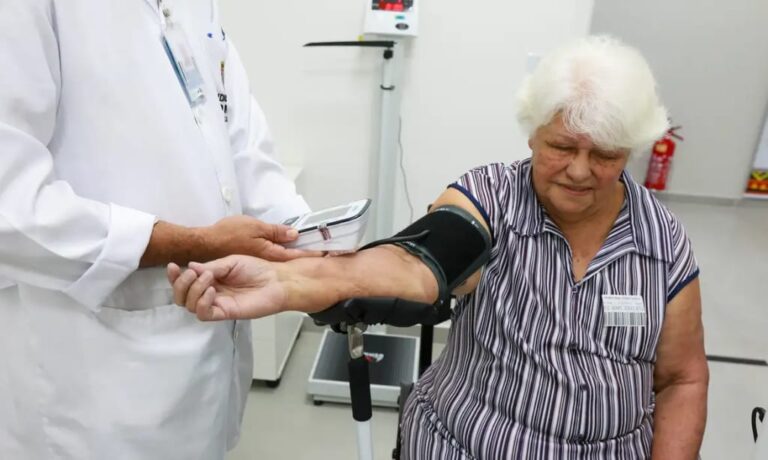 Brasil ganha 12 milhões de idosos em 12 anos e amplia demanda por geriatria
