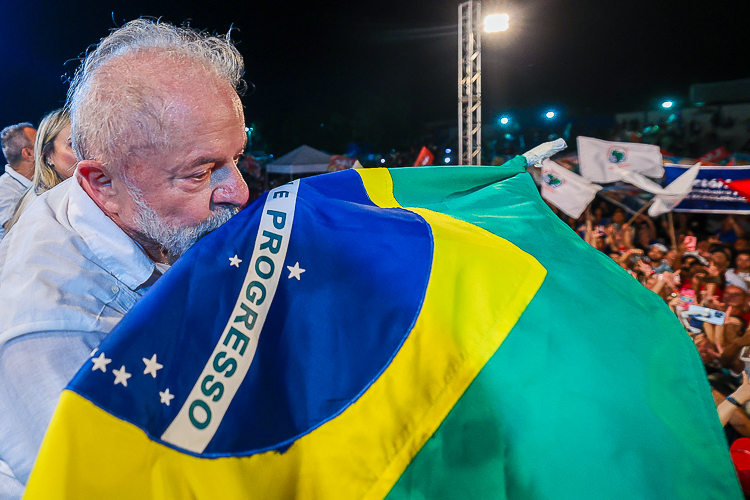 Nova pesquisa mostra que Lula já está à frente de Flávio Bolsonaro