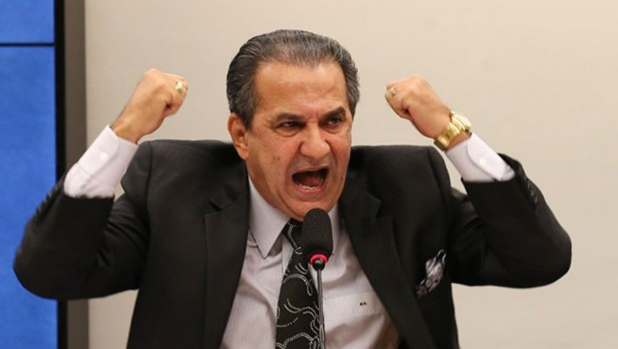 Malafaia agride jumentos e os compara à prole do Bolsonaro; carta golpista fez explodir o ódio evangélico