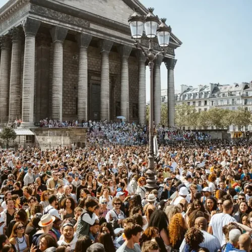 Um padre que não respeita a religião: pároco proíbe Lavagem da Madeleine, celebração afro-brasileira em Paris