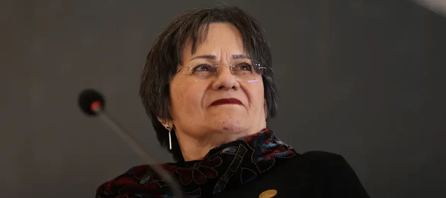 Maria da Penha Fernandes, farmacèutica, s[imbolo  vivo da resistência feminina