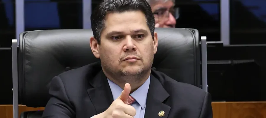Davi Alcolumbre, que havia “sentado em cima” da PEC do fim da jornada 6×1, desobstrui caminho após conversas com Lula