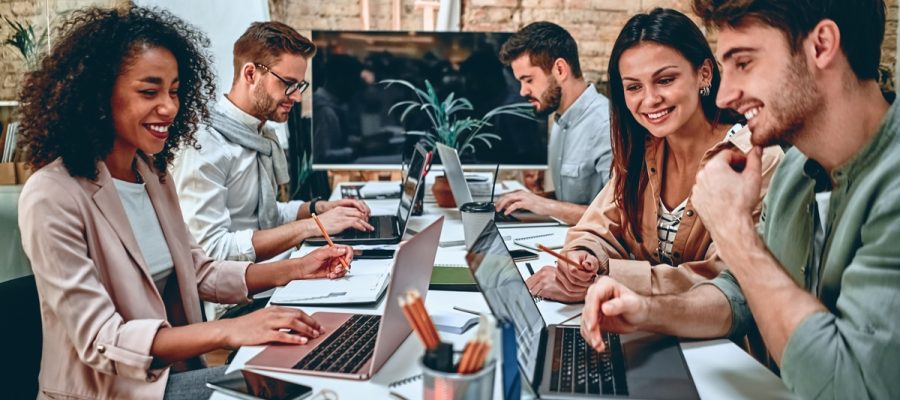Smart workspaces otimizam tarefas e colaboração corporativa