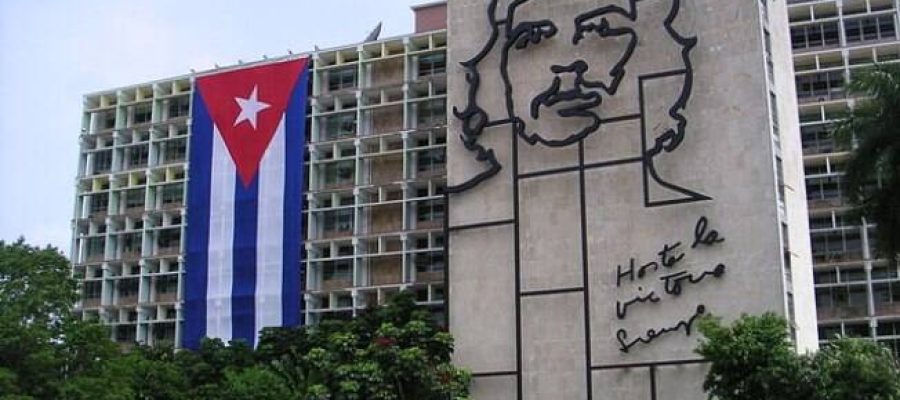 Cuba, o país da solidariedade, foi largado sozinho diante da voracidade antidemocrática de Trump?