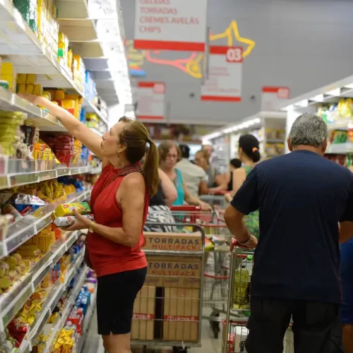 Inflação perde força pelo segundo mês seguido e fecha abril em 0,43%