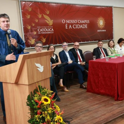 Camilo Santana recebe título de Doutor Honoris Causa da Unicamp-PE; homenagem se baseia na trajetória do ministro e a contribuição para as políticas educacionais no Brasil