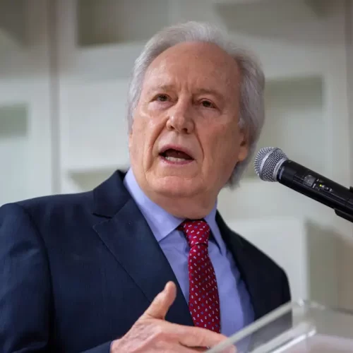 Lewandowski alerta: “inimigos da democracia crescem no mundo todo”