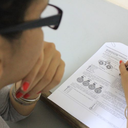 Plataforma AZ fará correção ao vivo do Enem 2025