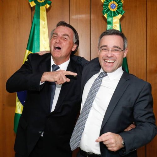 André Mendonça insiste em corroer e fragilizar a Democracia e afasta chefe da PF