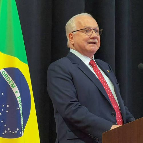 Edson Fachin alerta para ameaças à democracia por expressões fascistas; presidente do STF defende independência do Judiciário