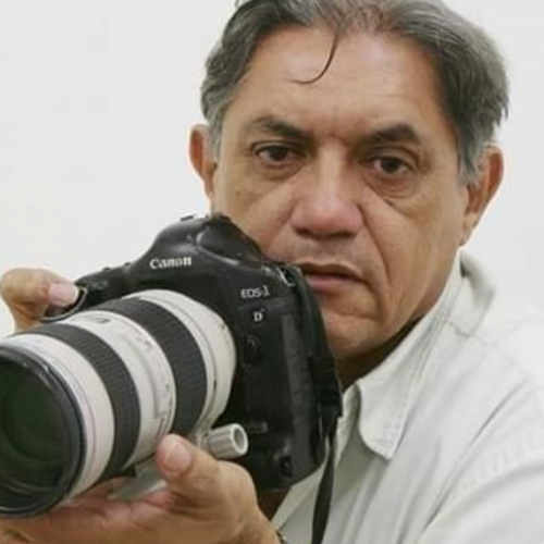 Encontro no Sindijorce: jornalistas fazem lançamento de livro e expõem fotos