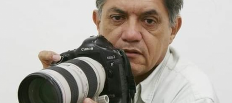 Encontro no Sindijorce: jornalistas fazem lançamento de livro e expõem fotos