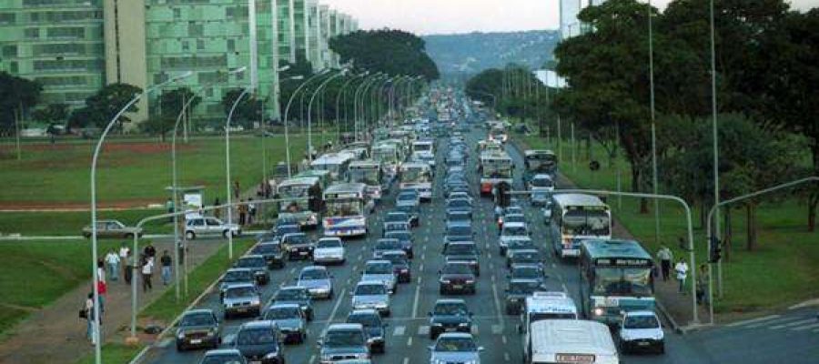 Economia real: quanto você pouparia deixando o carro em casa e usando o transporte público?
