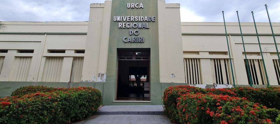 Elmano assina Mensagem que reajusta em mais 3% salário de professores das universidades estaduais