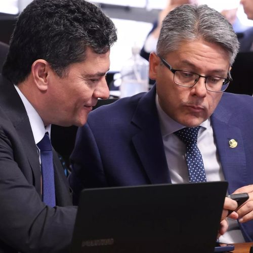 João Filho: “Alessandro Vieira brincou de Sergio Moro na CPI do Crime Organizado”