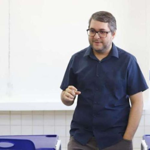 Elmano anuncia pagamento da quinta parcela dos precatórios do Fundef a professores sem vínculo com o Estado do Ceará