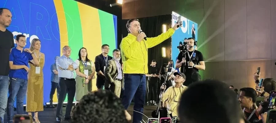 Luizianne aciona MP e PF e pede esclarecimentos sobre envolvimento de big techs em evento com Bolsonaro em Fortaleza