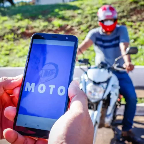 Etufor faz cadastro digital para benefício de 50% no IPVA de motociclistas por aplicativo em Fortaleza