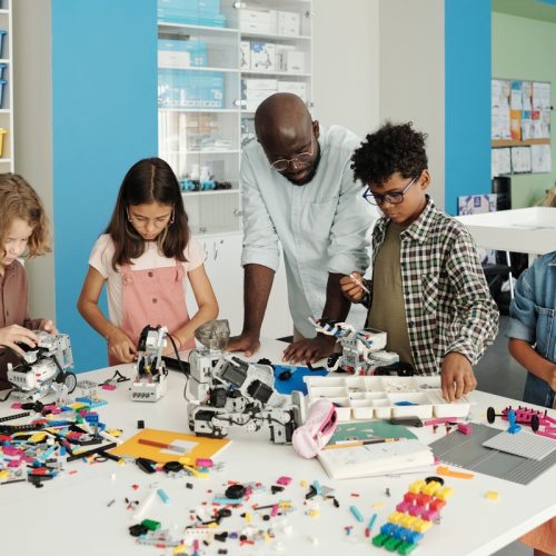 Robótica educacional ganha espaço em escolas brasileiras