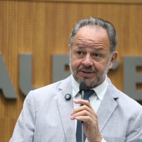 Fim da jornada de trabalho 6×1 pode resultar na geração de 4,5 milhões de empregos; momento é histórico, diz Acrísio Sena