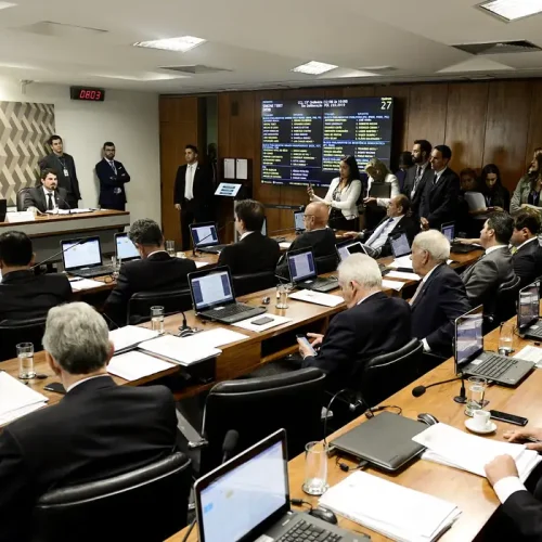 Do G1: “CCJ do Senado conclui aprovação da PEC da Segurança; texto vai ao plenário”