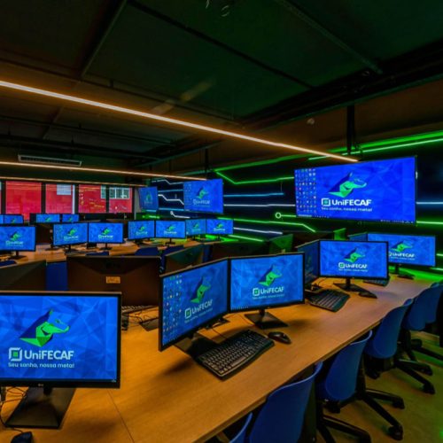UniFECAF lança pós em IA para advogados e curso de finanças