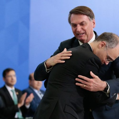 Senadores iniciam movimento pelo impeachment de André Mendonça, bolsonarista no STF que atentou contra a Democracia